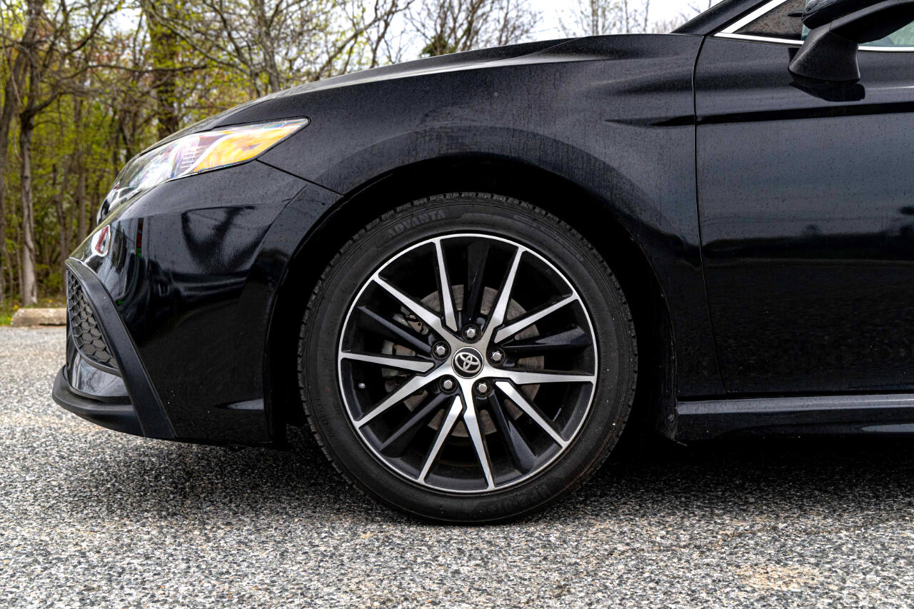 Vehicle image 10 of 24