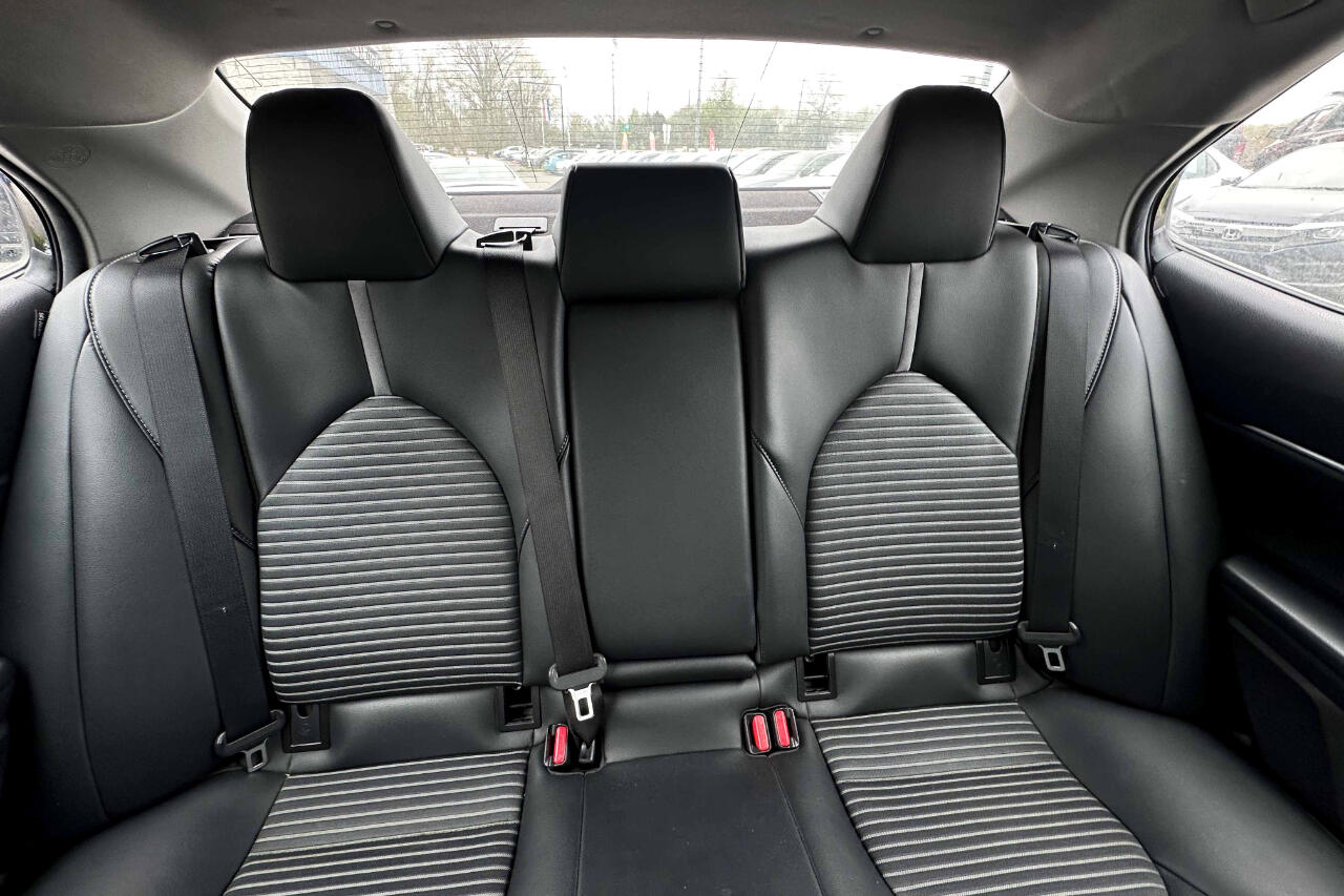 Vehicle image 22 of 24
