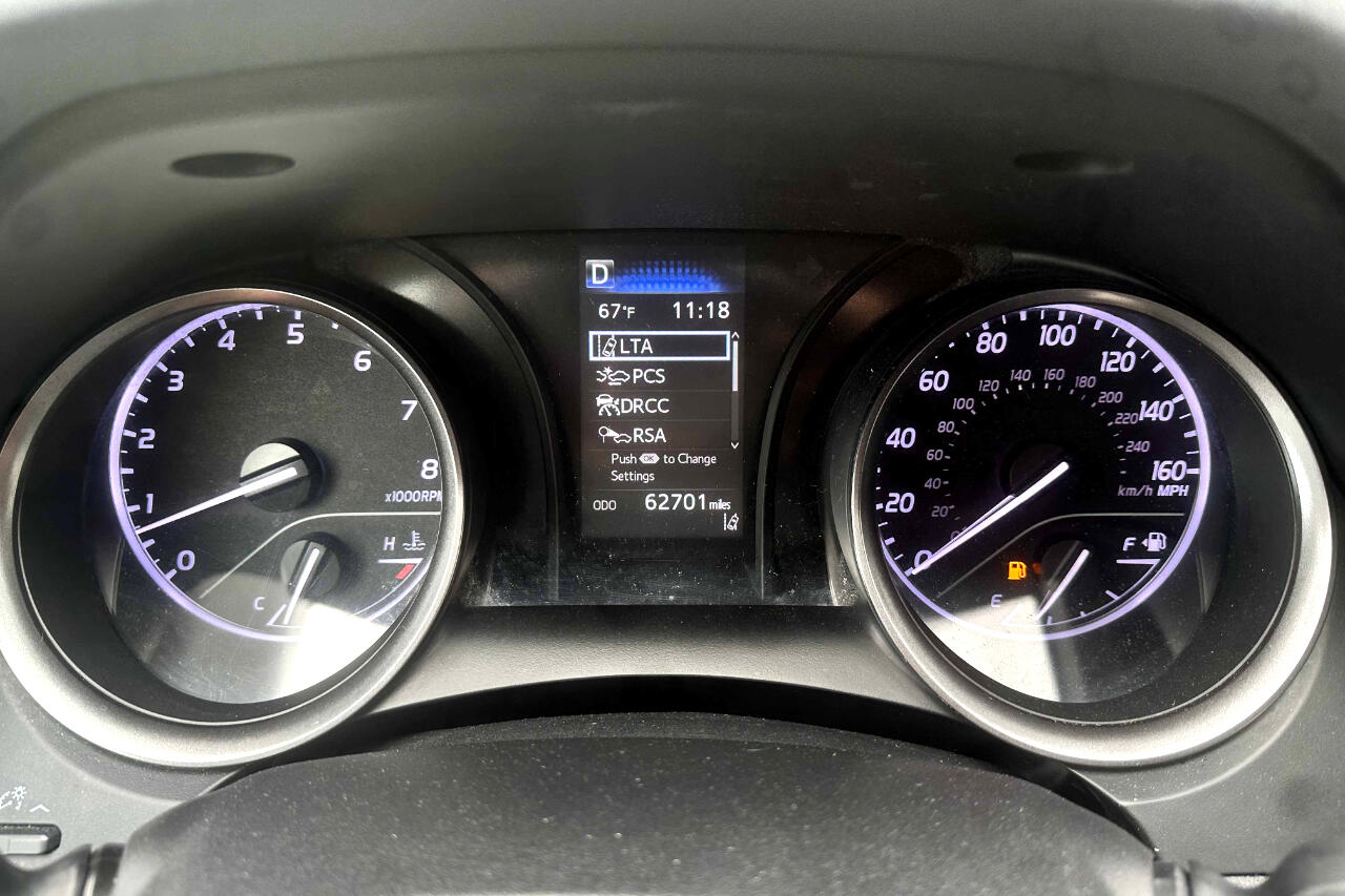 Vehicle image 19 of 24