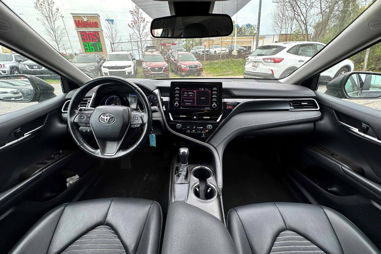 Vehicle image 11 of 24