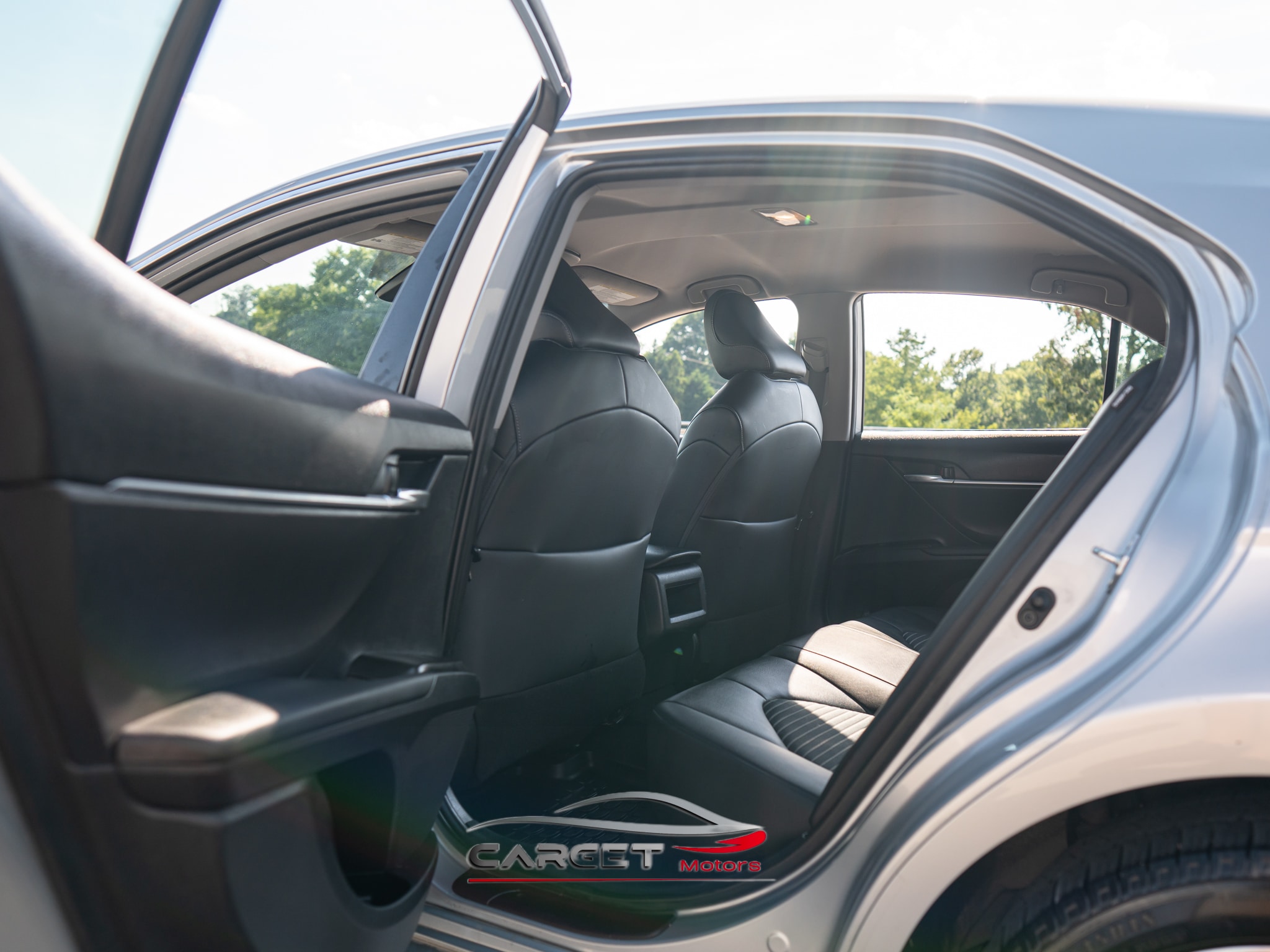 Vehicle image 18 of 49
