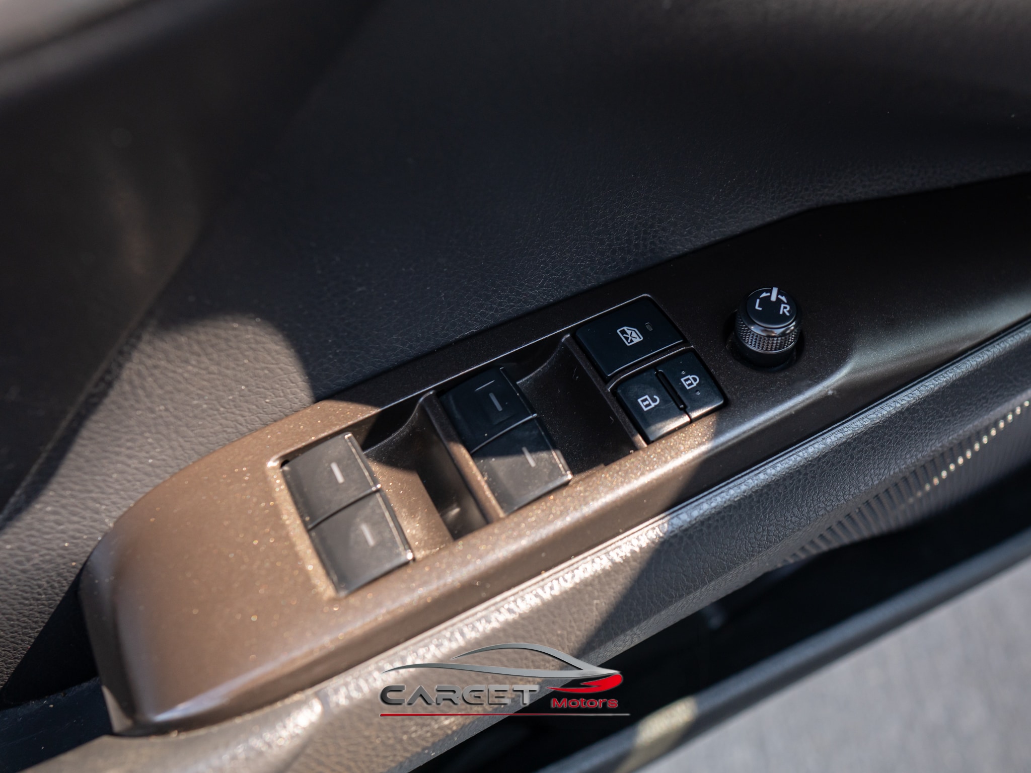 Vehicle image 38 of 49