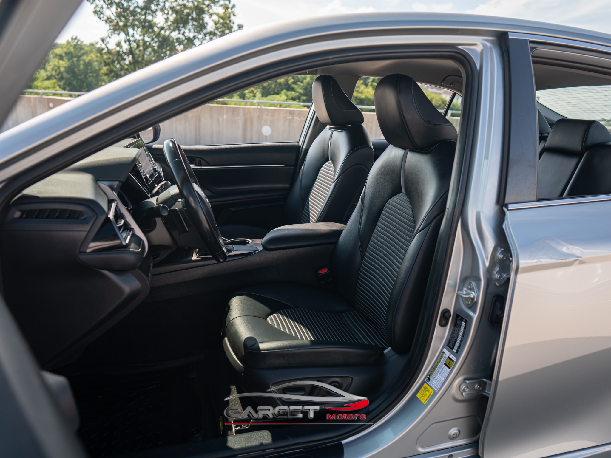 Vehicle image 13 of 49