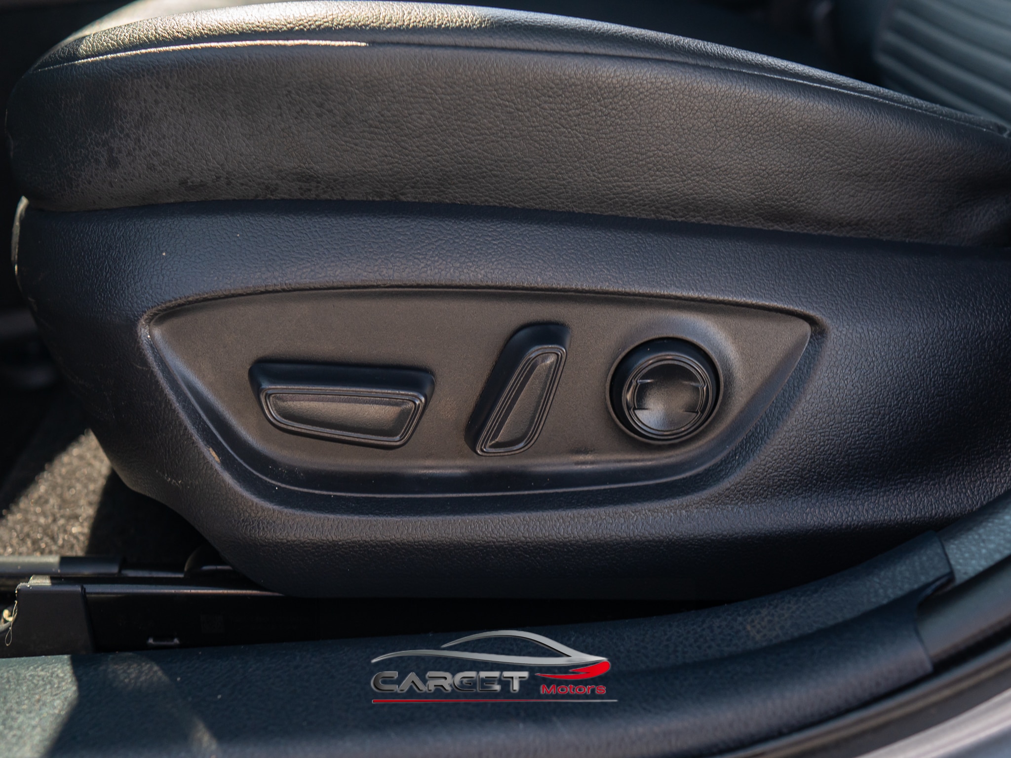 Vehicle image 37 of 49