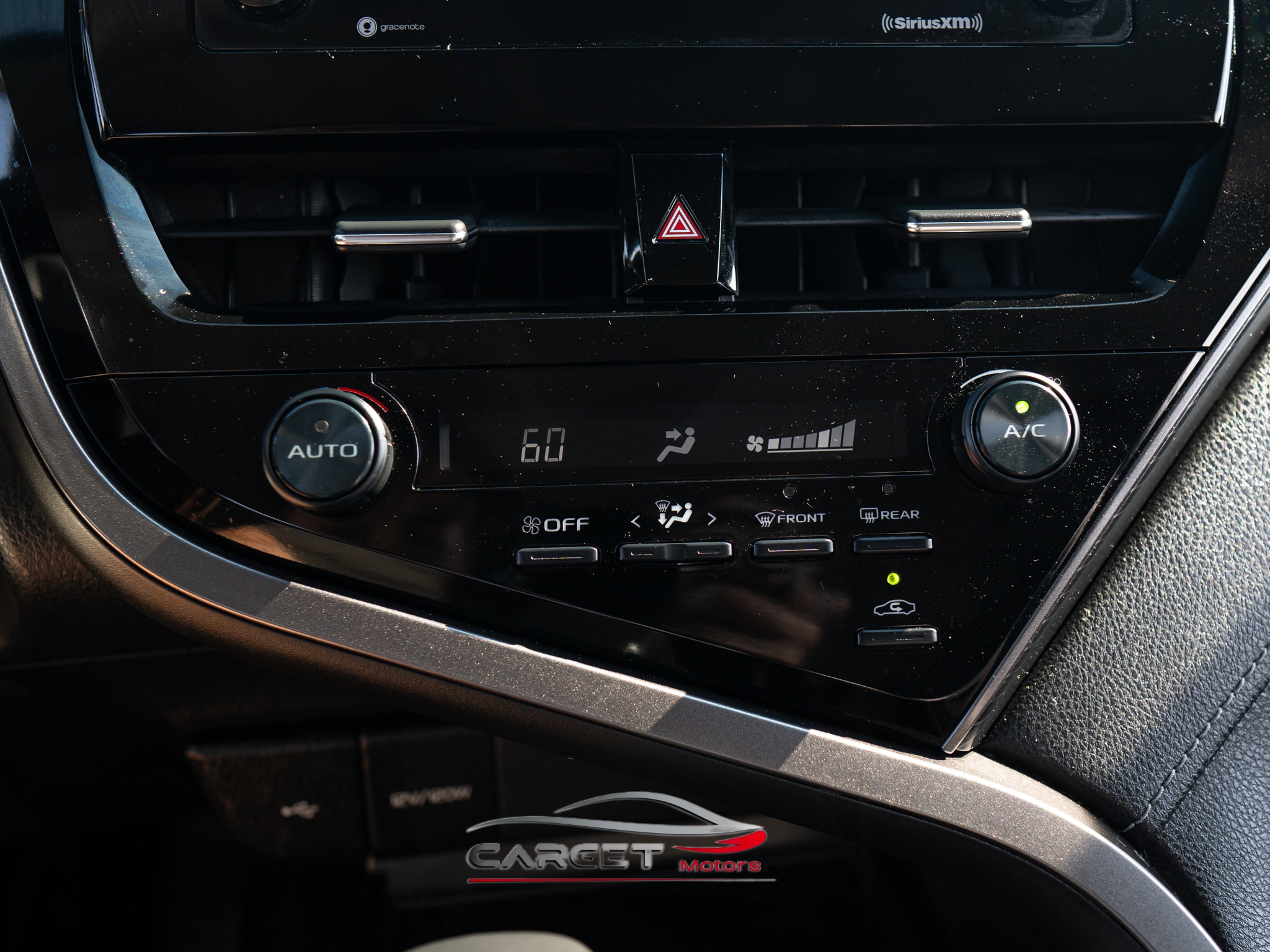 Vehicle image 32 of 49