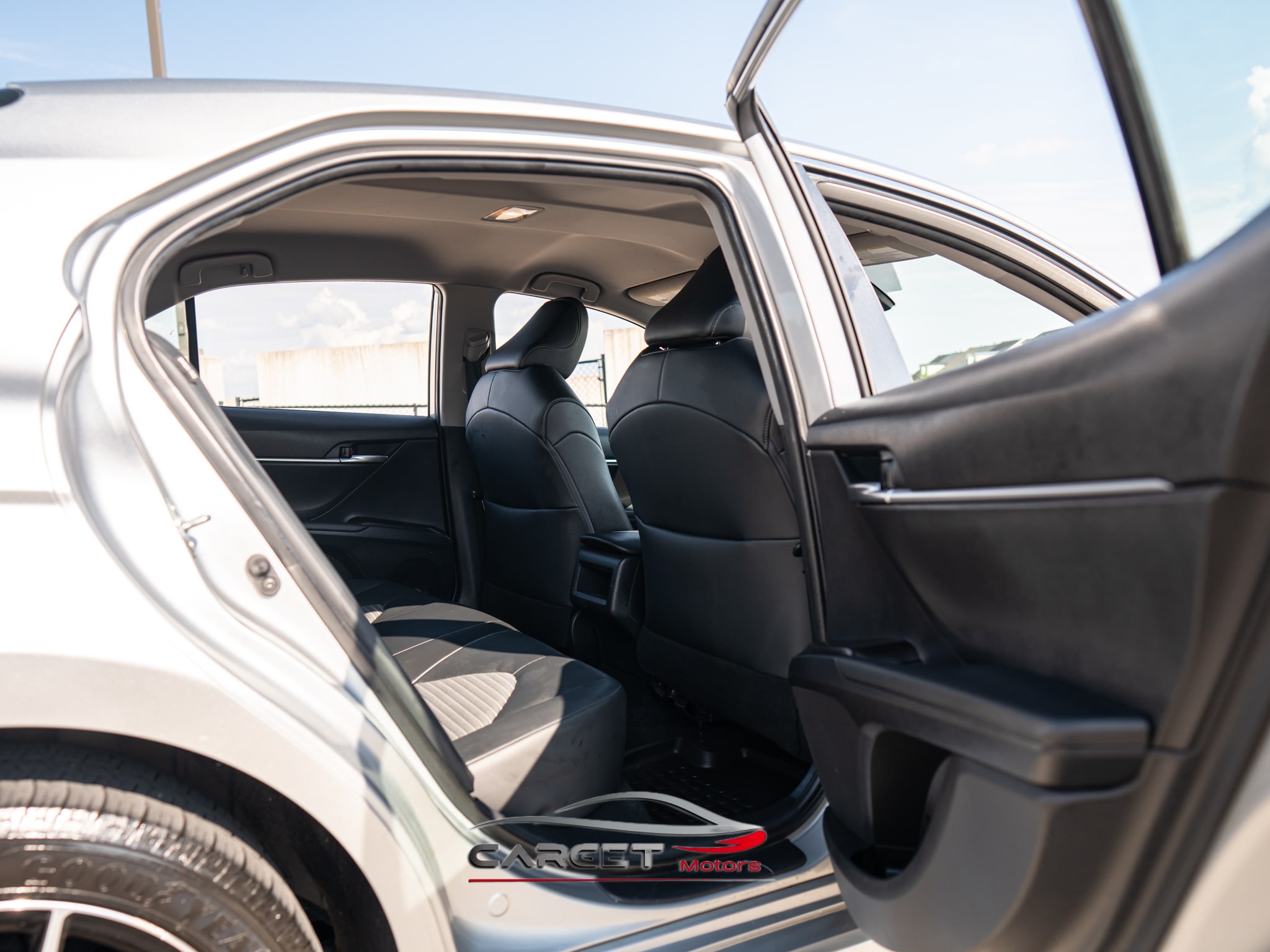Vehicle image 16 of 49