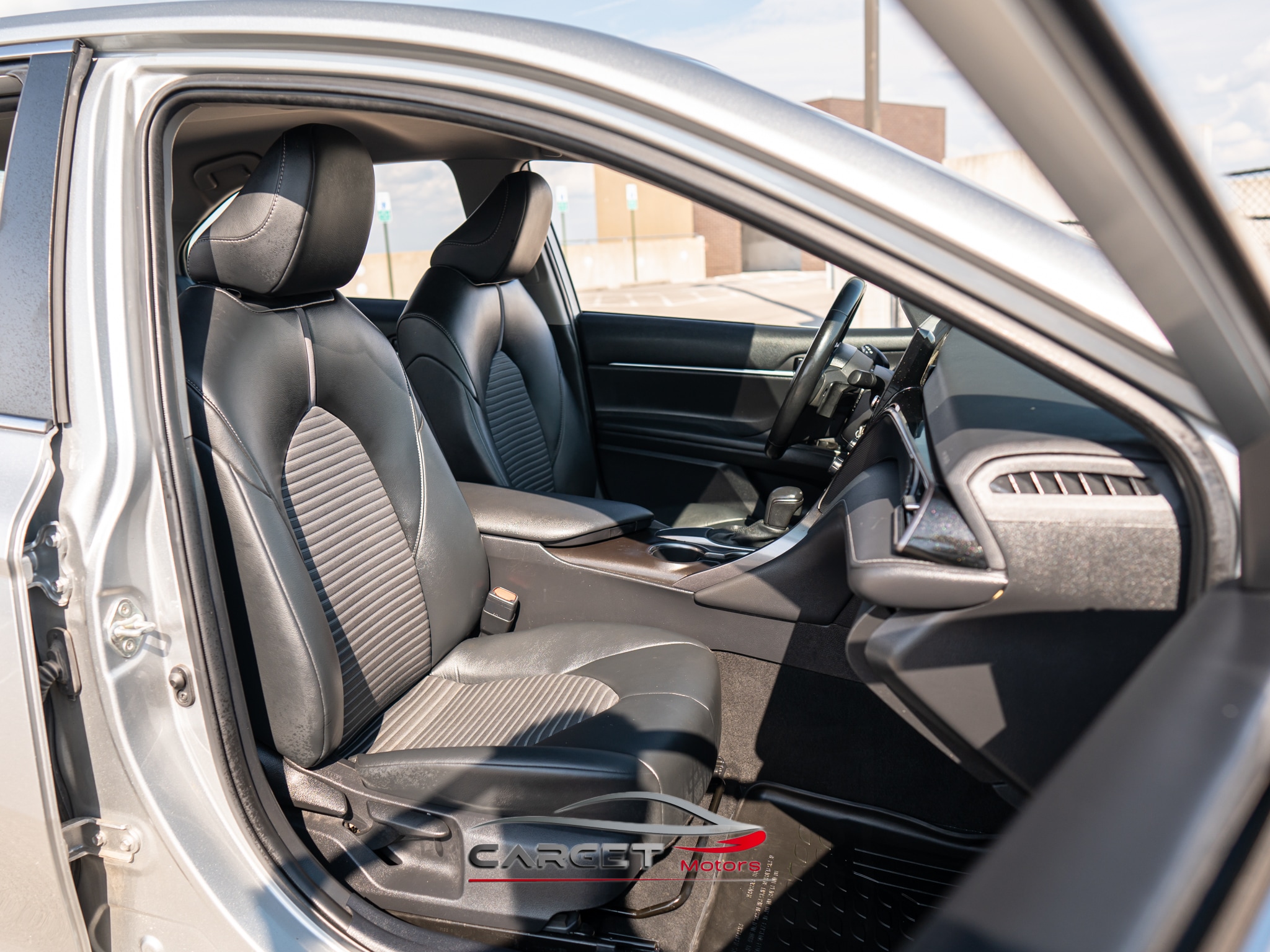 Vehicle image 14 of 49