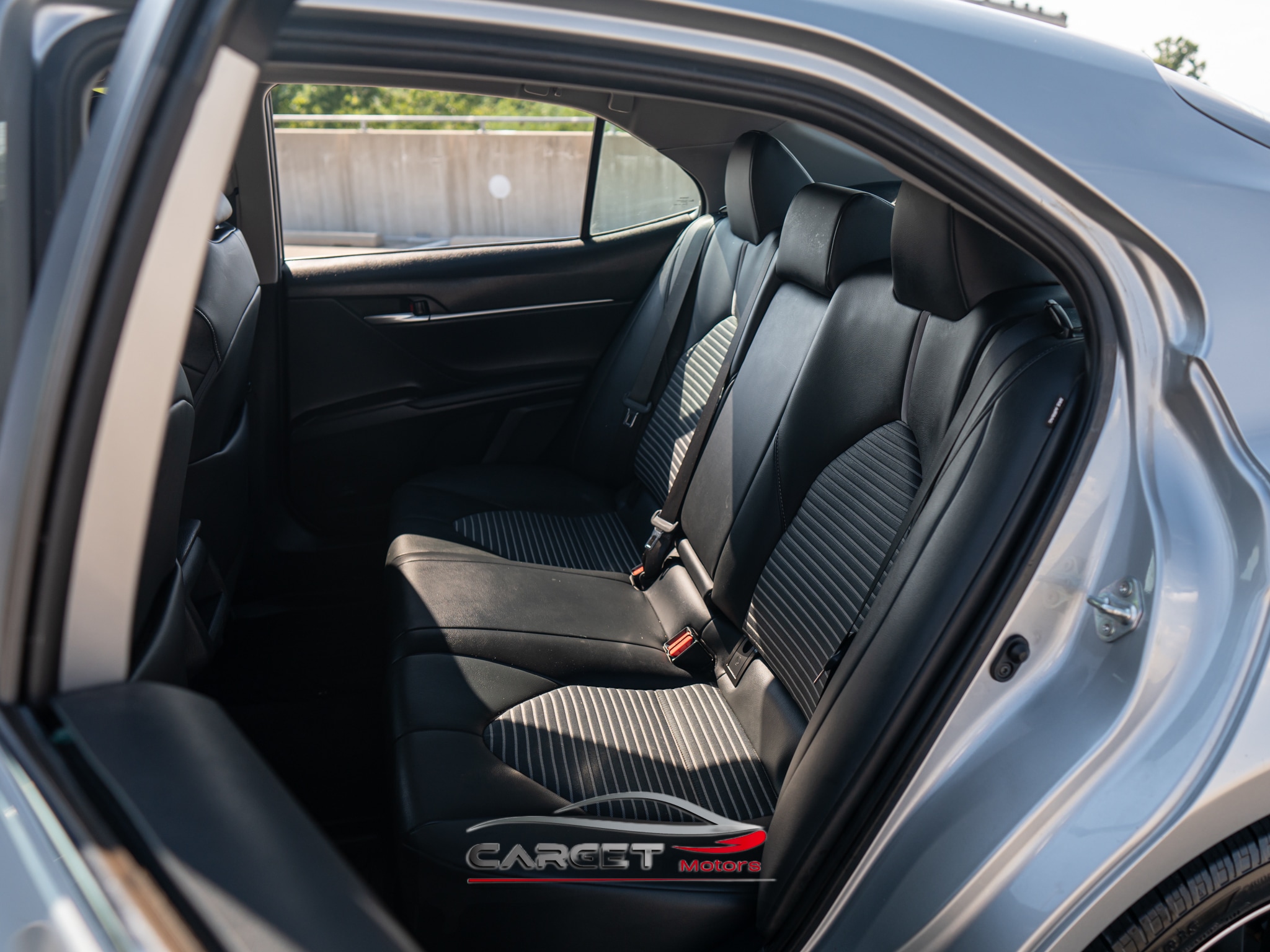 Vehicle image 17 of 49