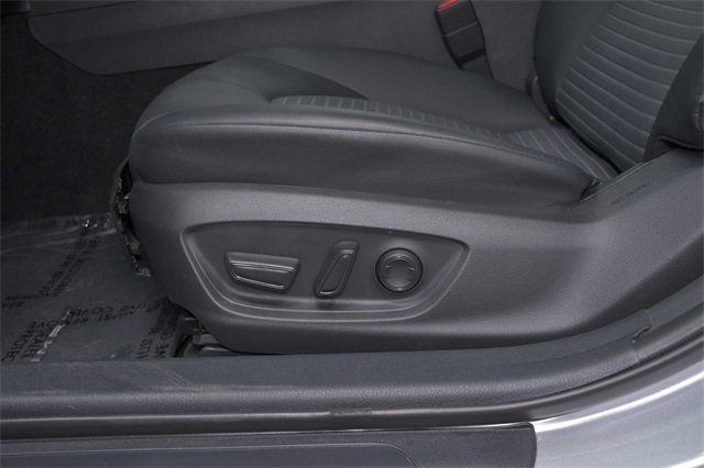 Vehicle image 28 of 29