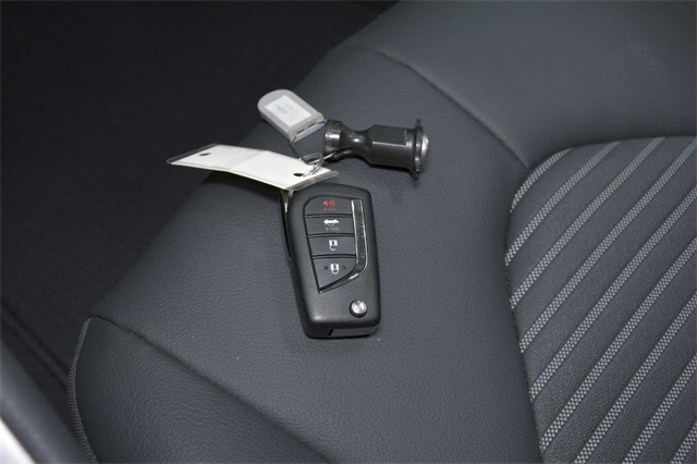 Vehicle image 25 of 29