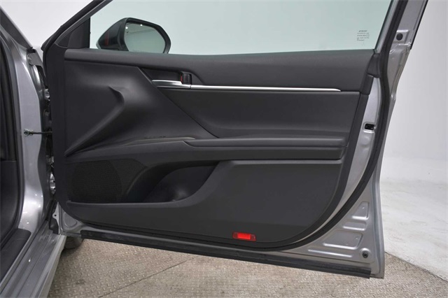 Vehicle image 23 of 29
