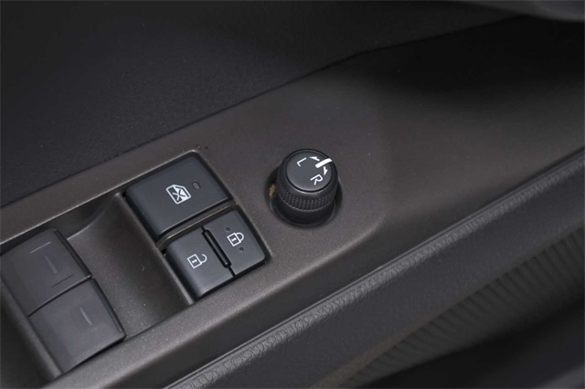 Vehicle image 26 of 29