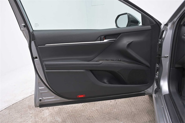 Vehicle image 21 of 29
