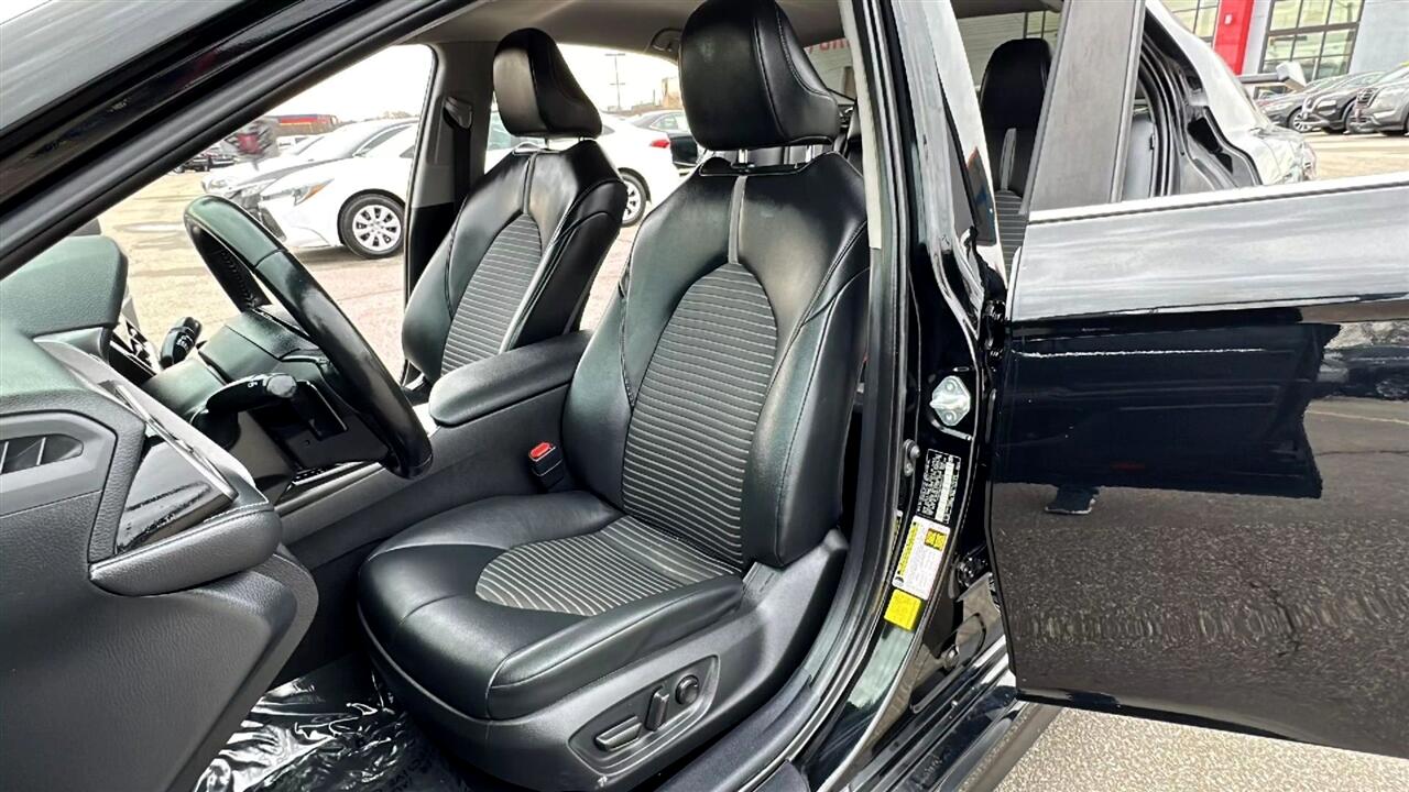 Vehicle image 18 of 42