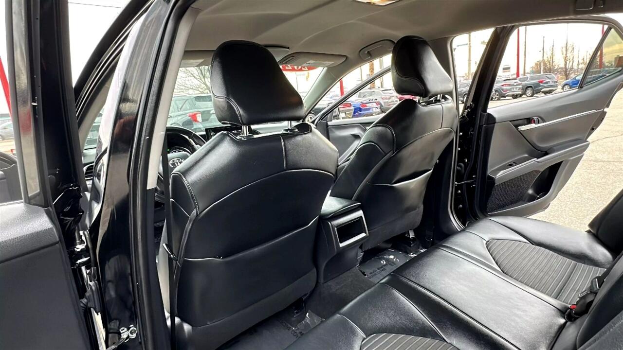 Vehicle image 19 of 42