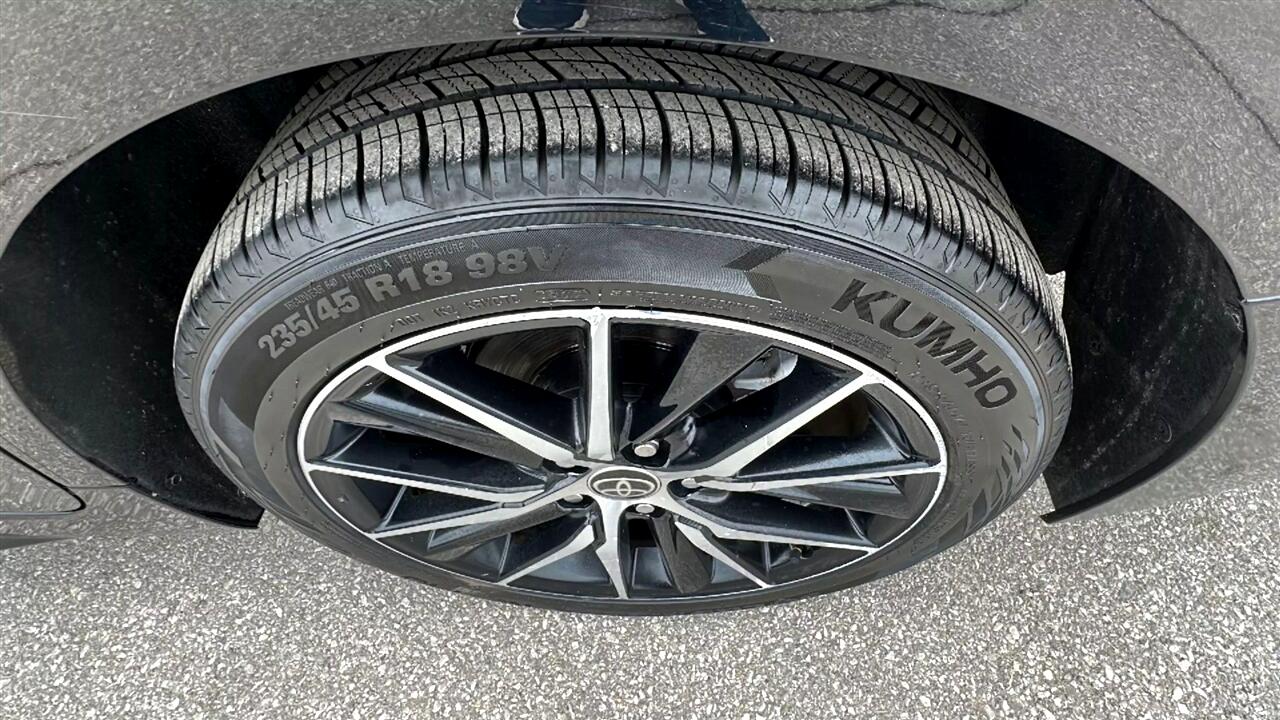 Vehicle image 39 of 42