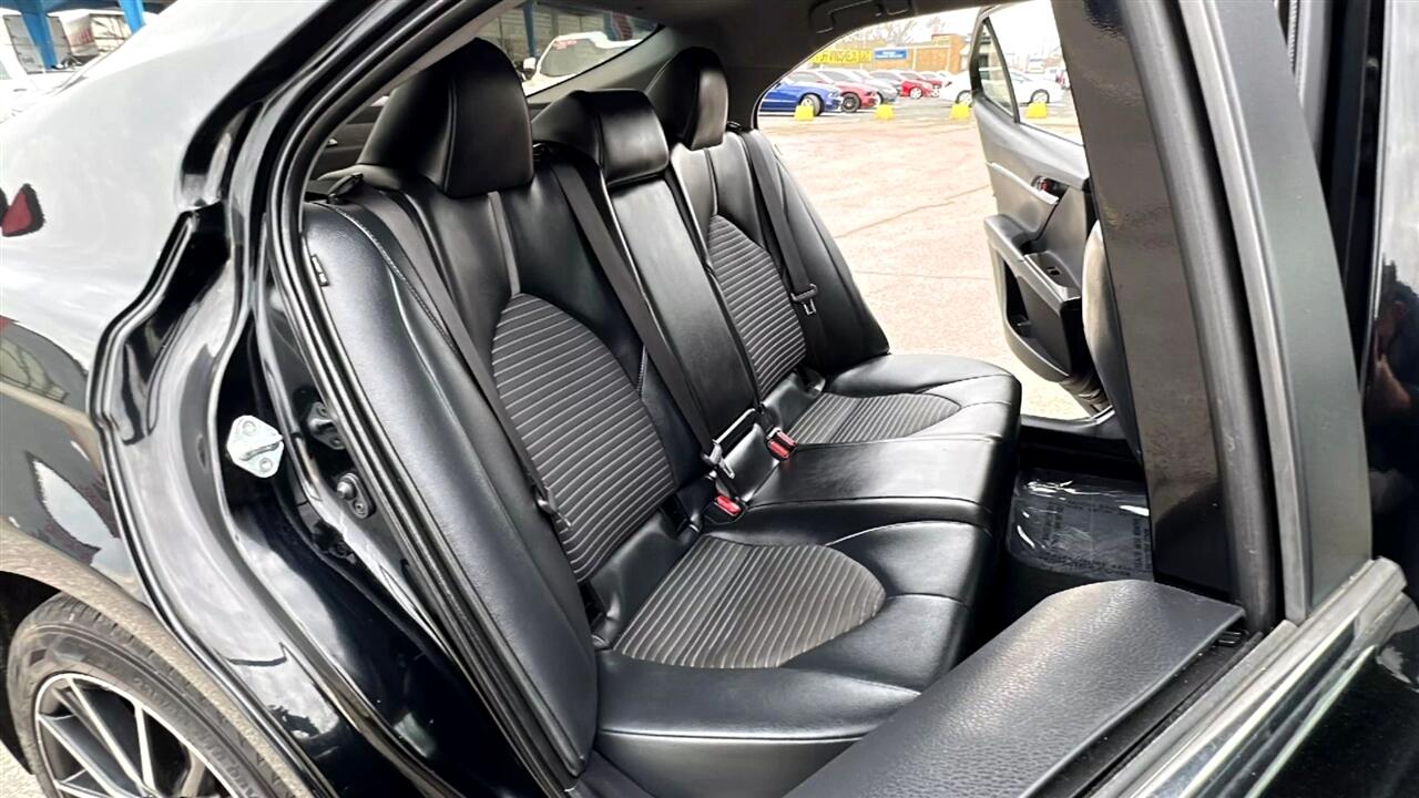 Vehicle image 23 of 42