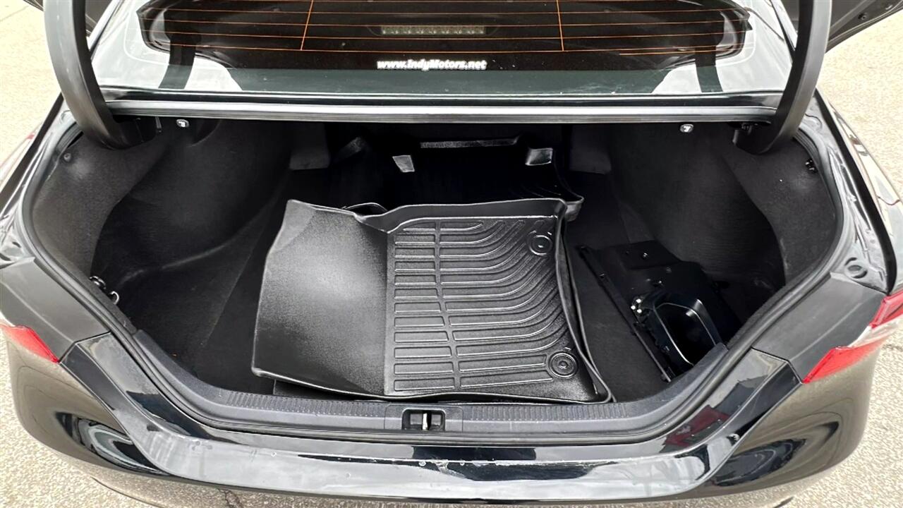 Vehicle image 25 of 42