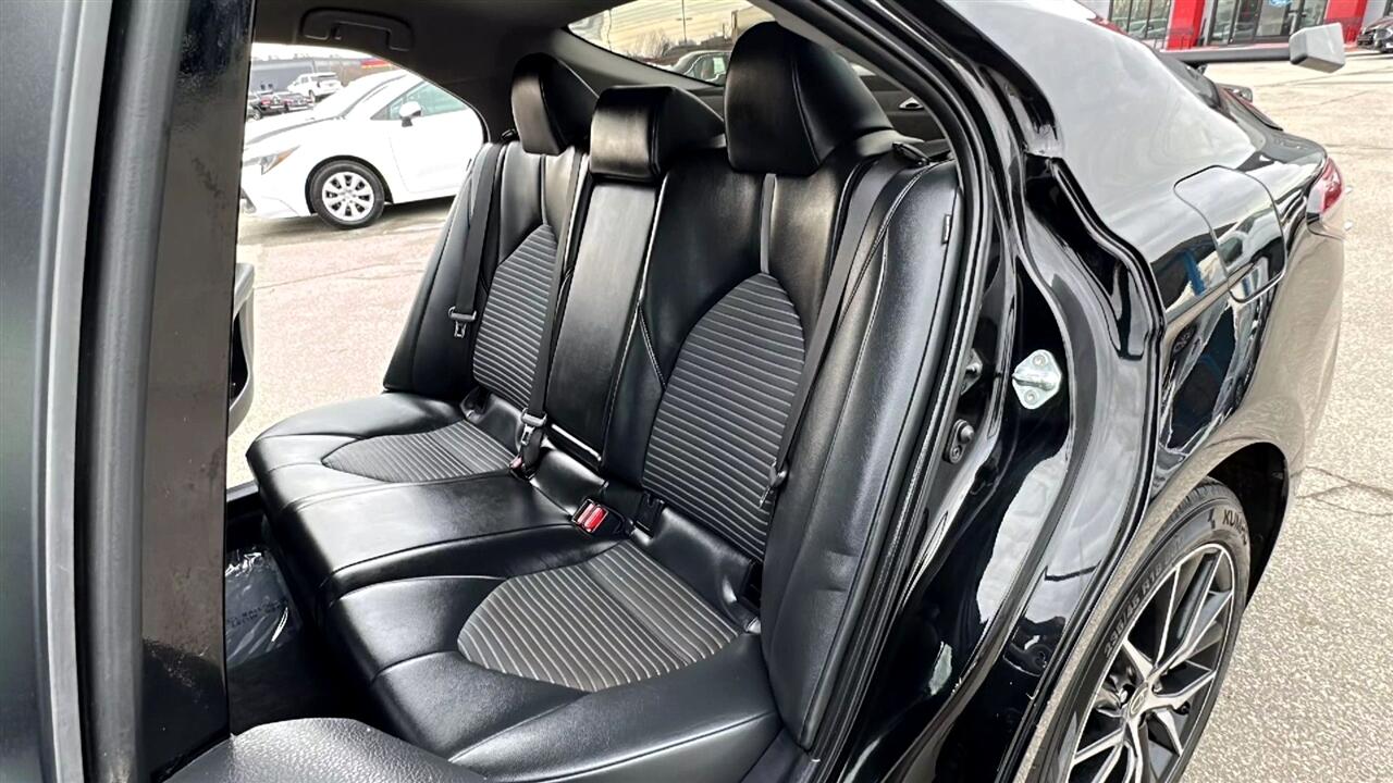 Vehicle image 20 of 42