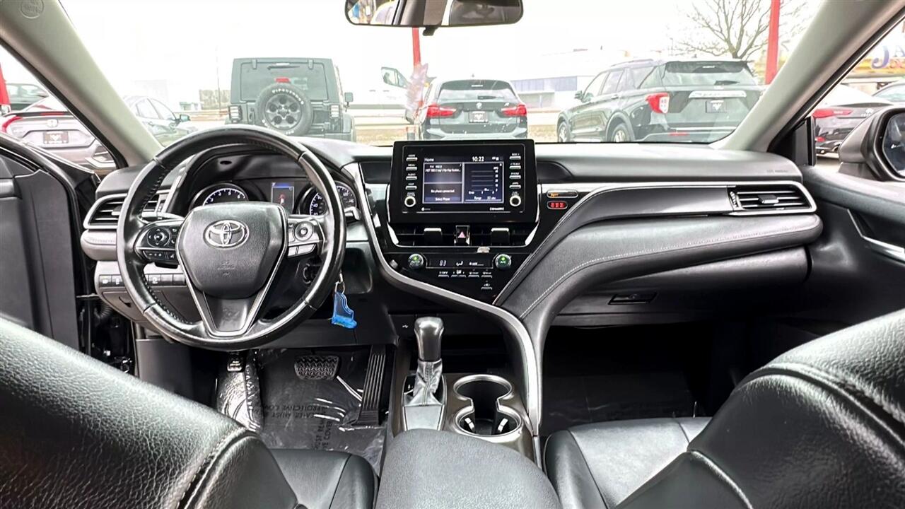 Vehicle image 16 of 42