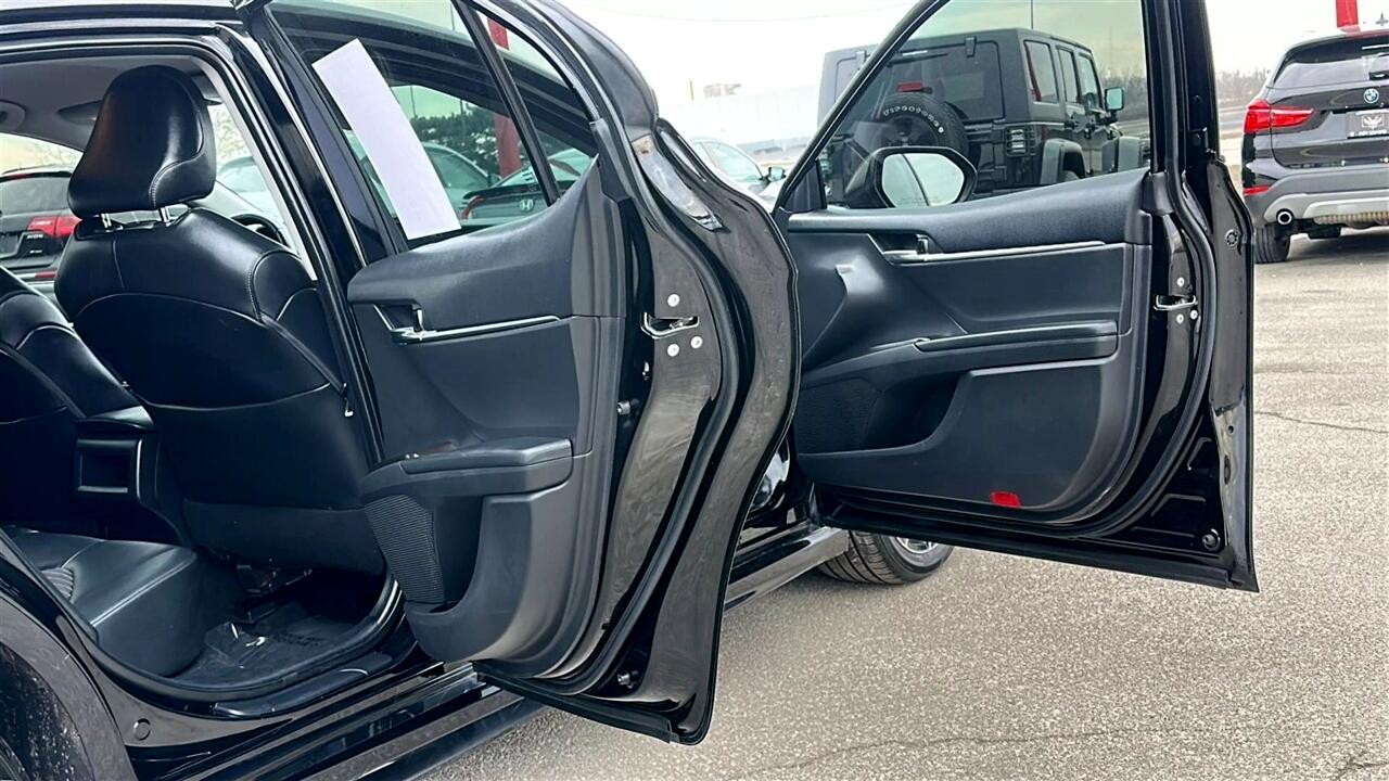 Vehicle image 35 of 42