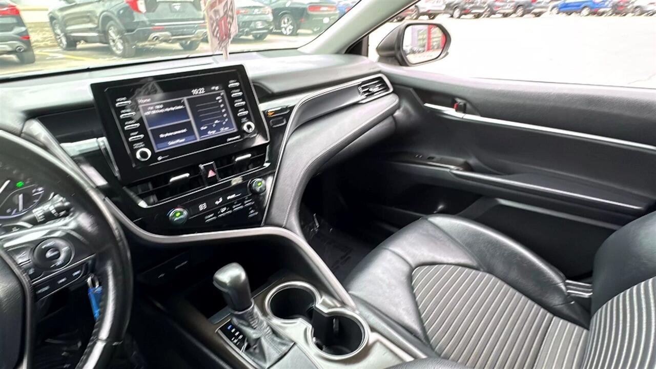 Vehicle image 14 of 42