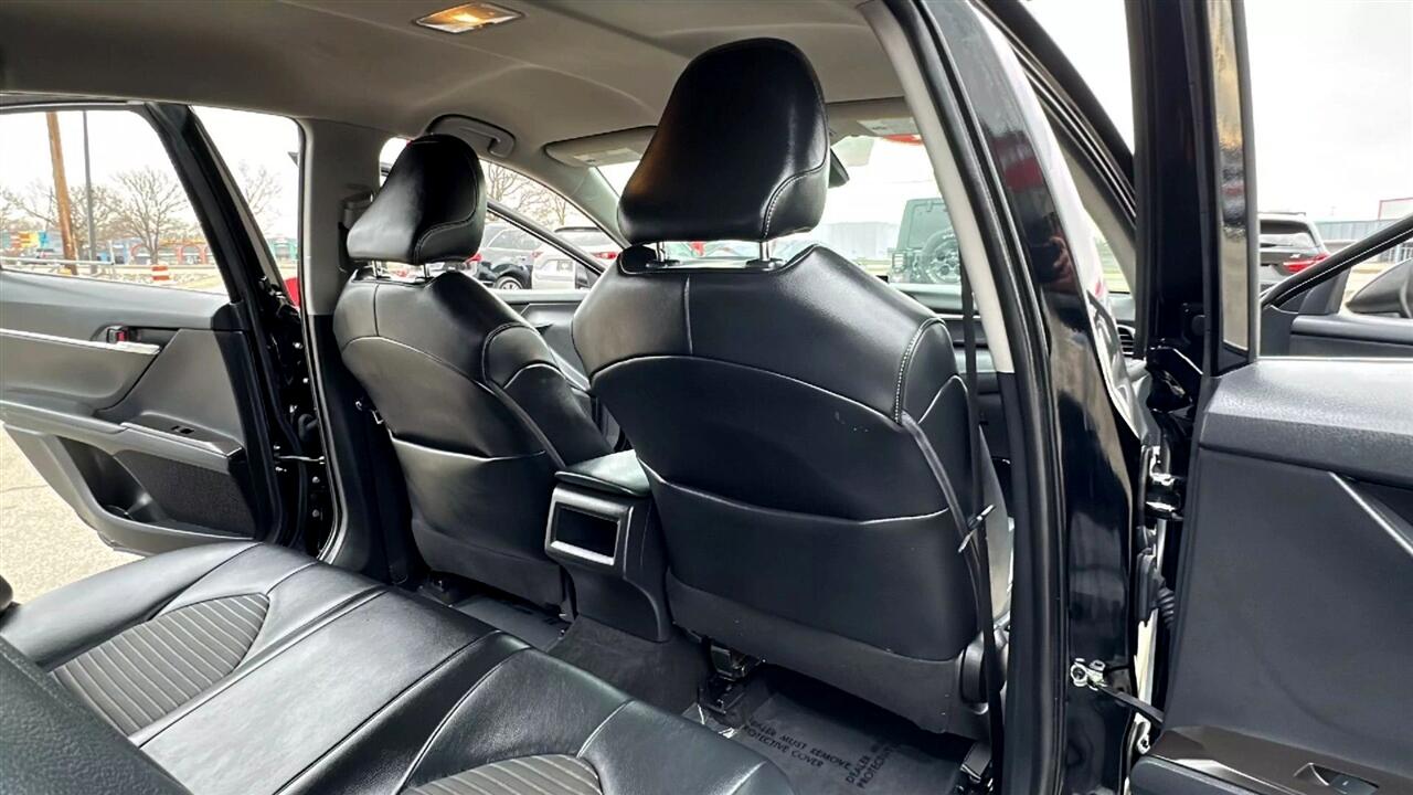Vehicle image 22 of 42
