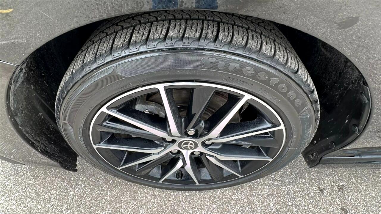 Vehicle image 37 of 42