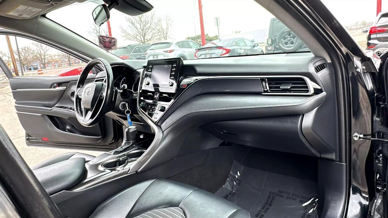 Vehicle image 17 of 42