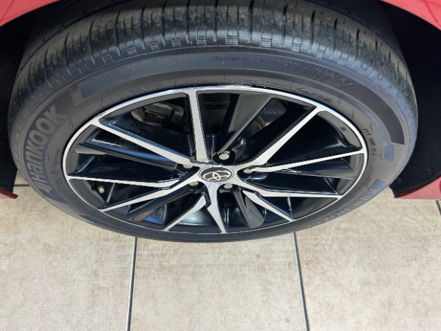 Vehicle image 16 of 18