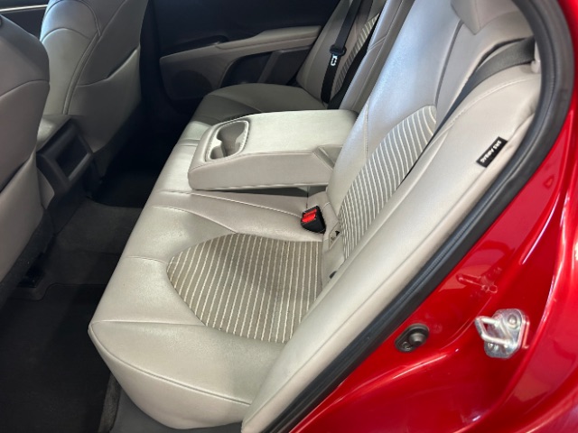Vehicle image 10 of 18