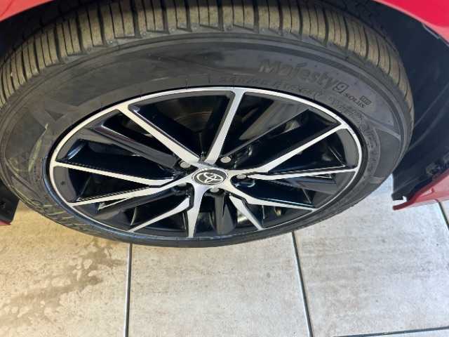 Vehicle image 15 of 18