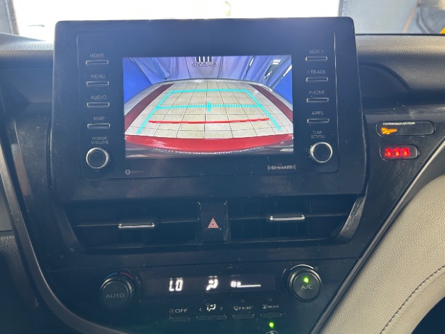 Vehicle image 14 of 18
