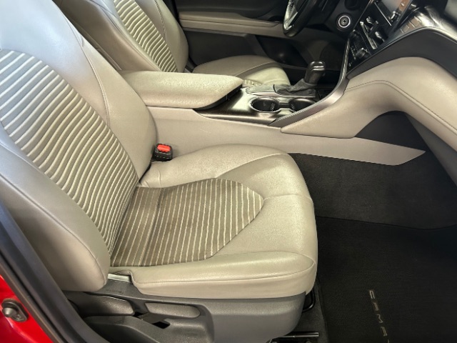 Vehicle image 8 of 18
