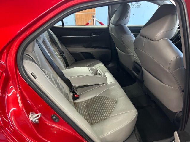Vehicle image 9 of 18
