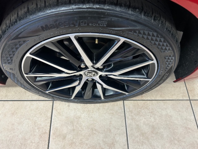 Vehicle image 17 of 18