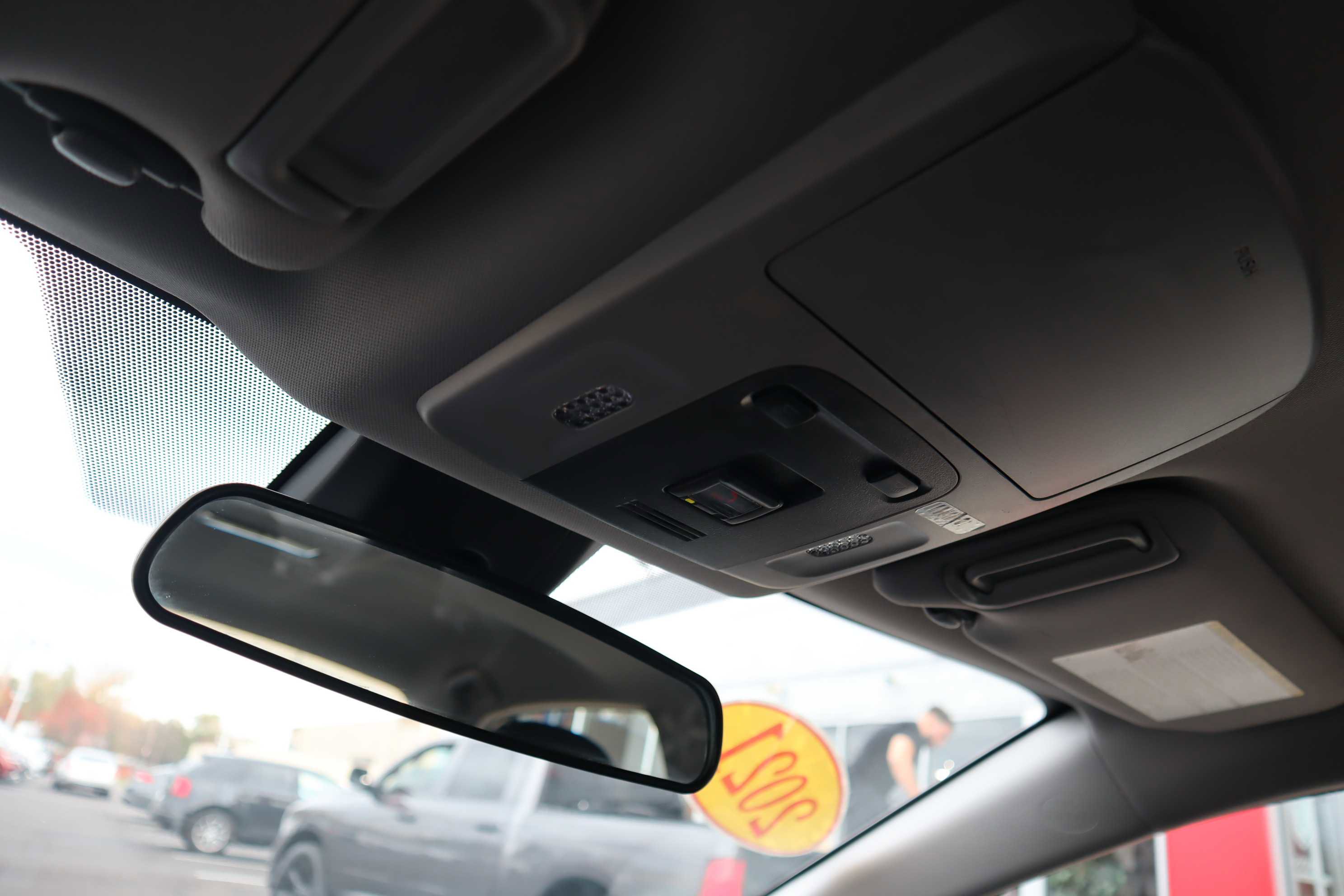 Vehicle image 17 of 21