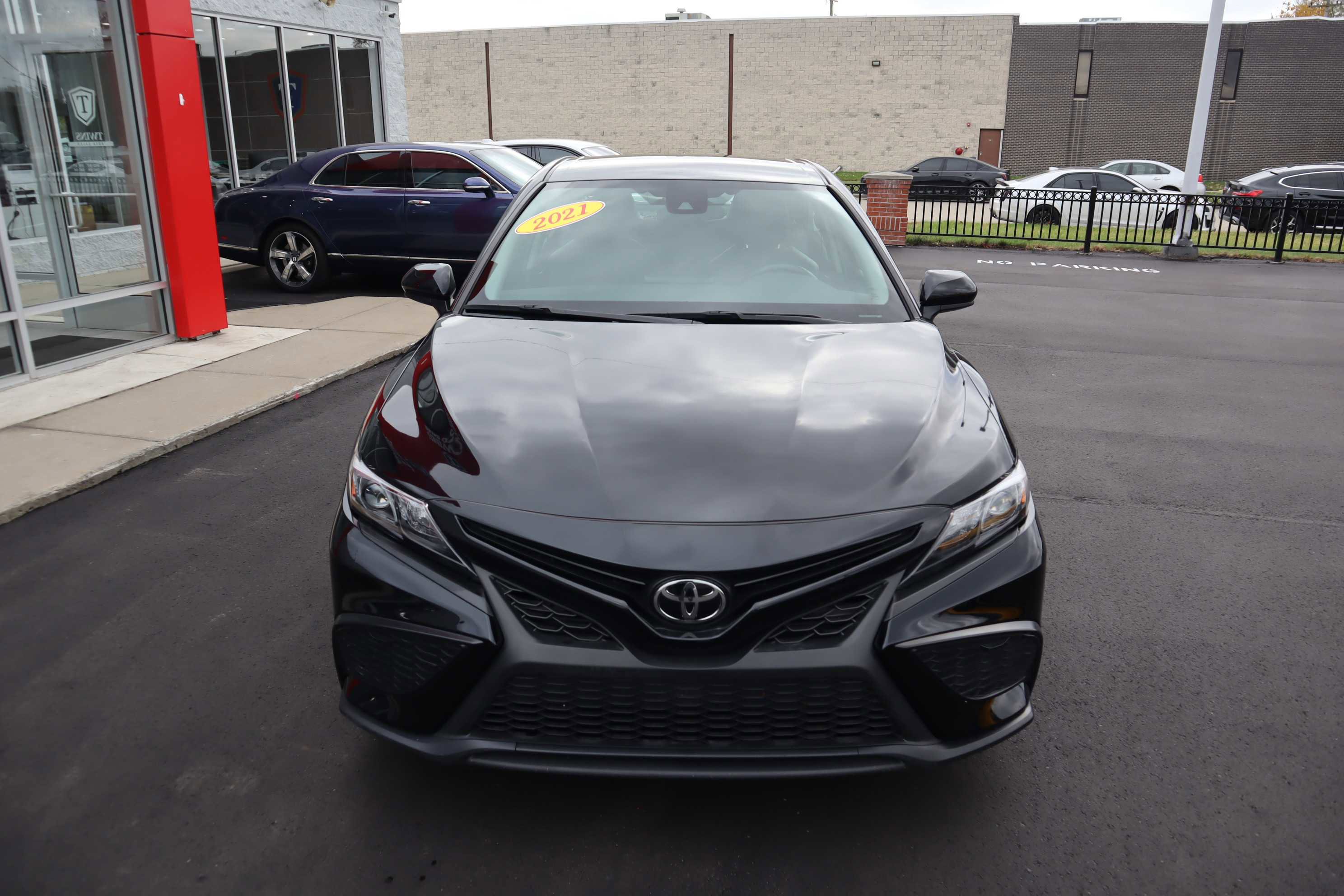 Vehicle image 4 of 21