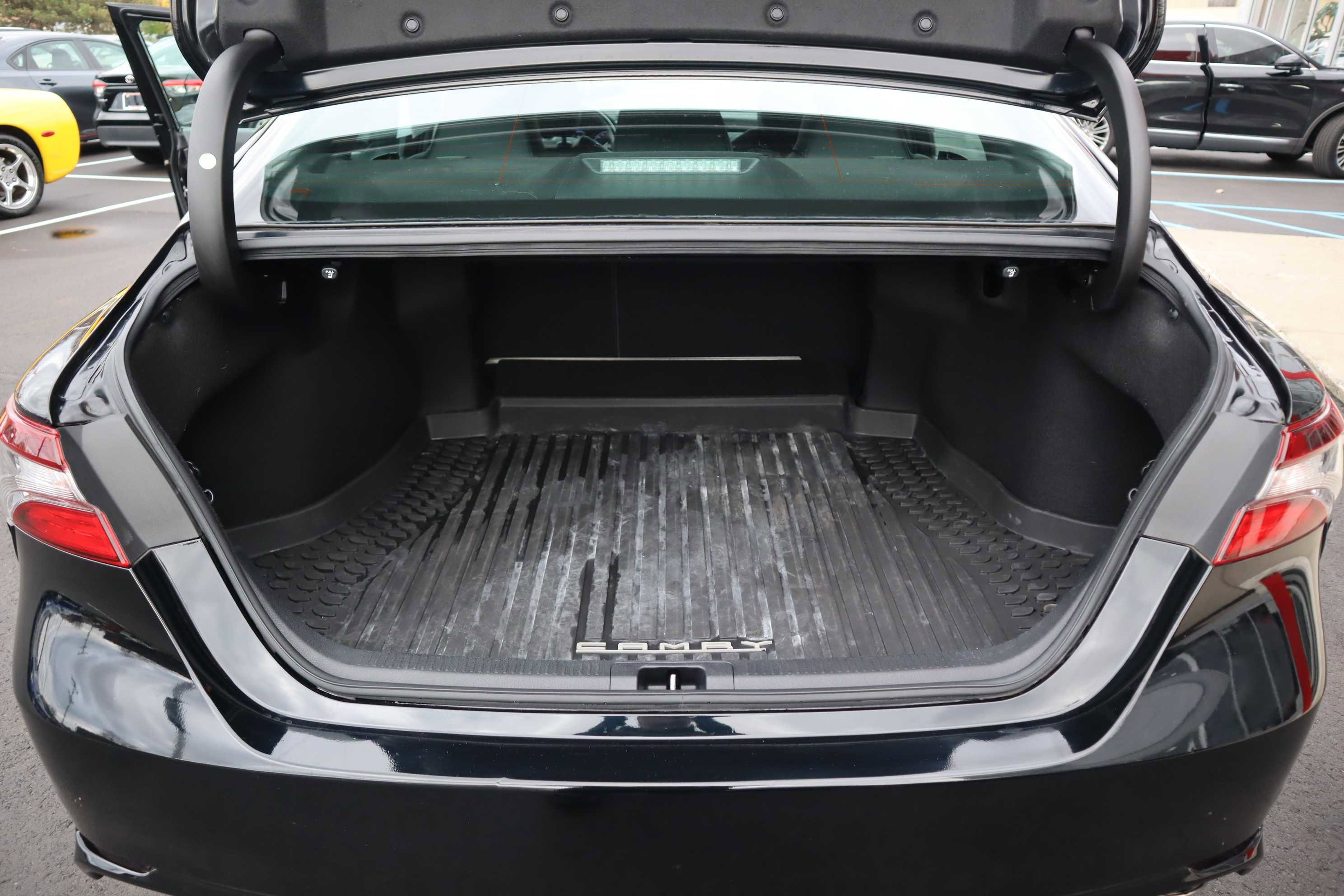 Vehicle image 8 of 21