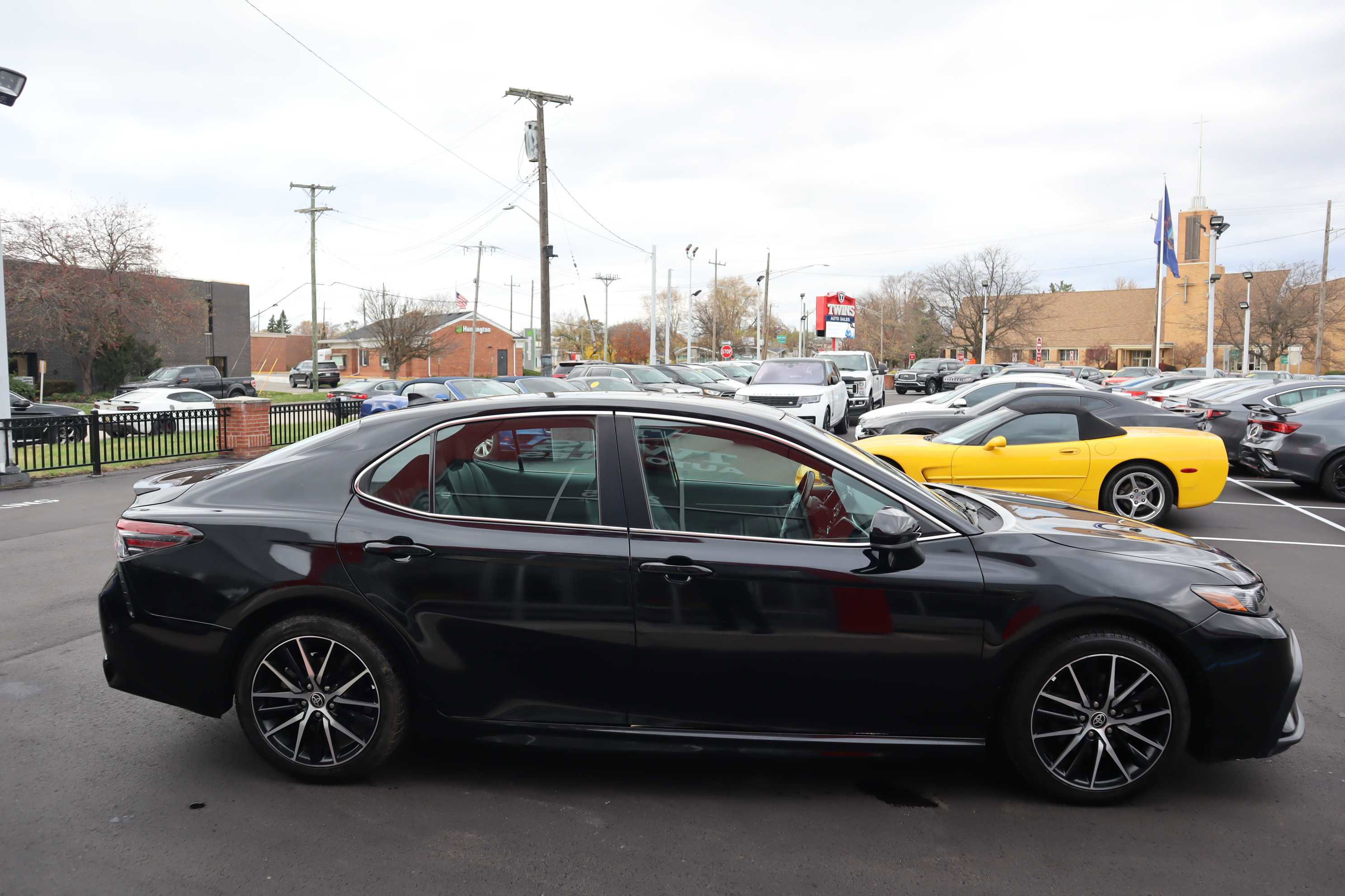 Vehicle image 6 of 21