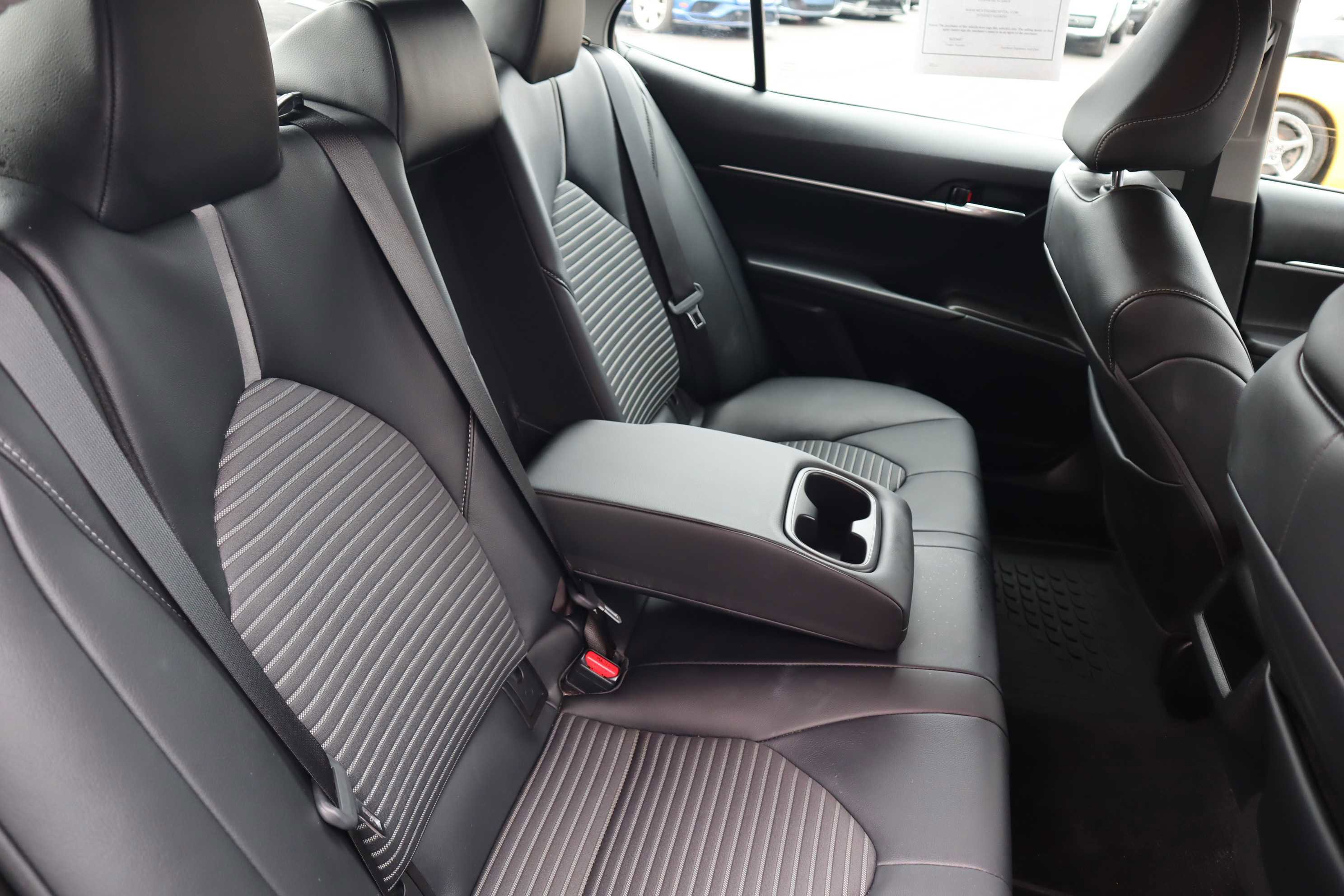 Vehicle image 19 of 21