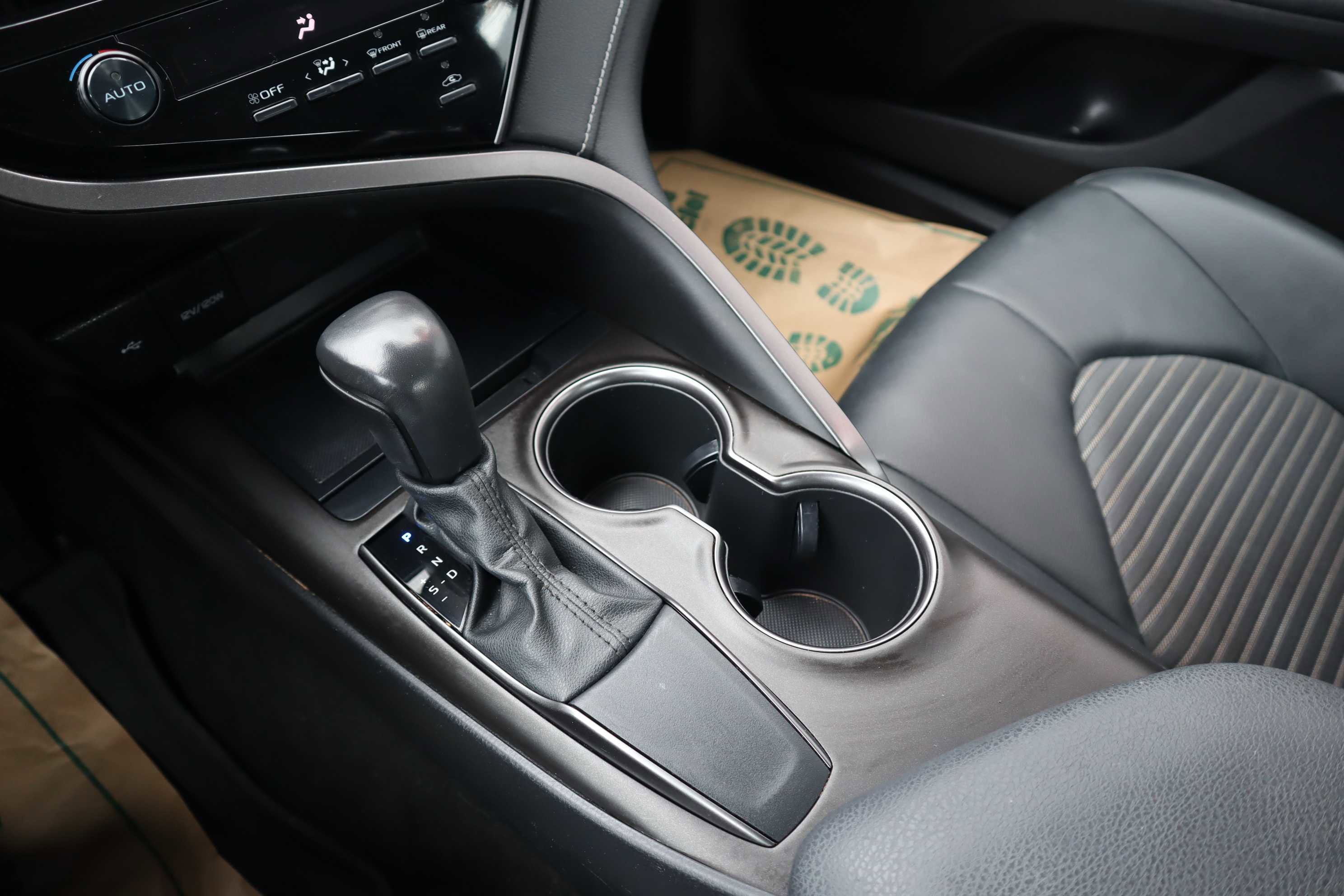 Vehicle image 16 of 21