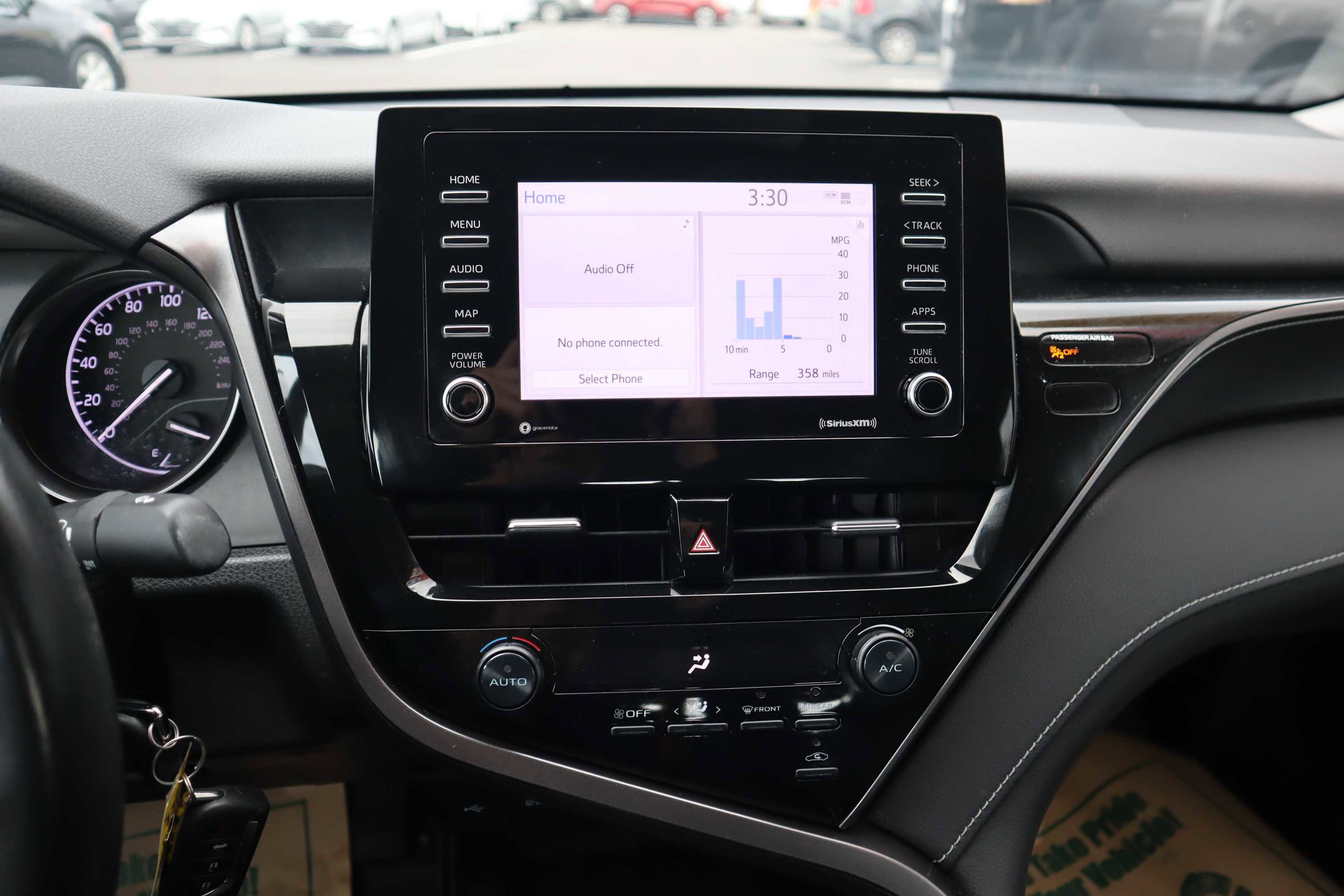 Vehicle image 13 of 21