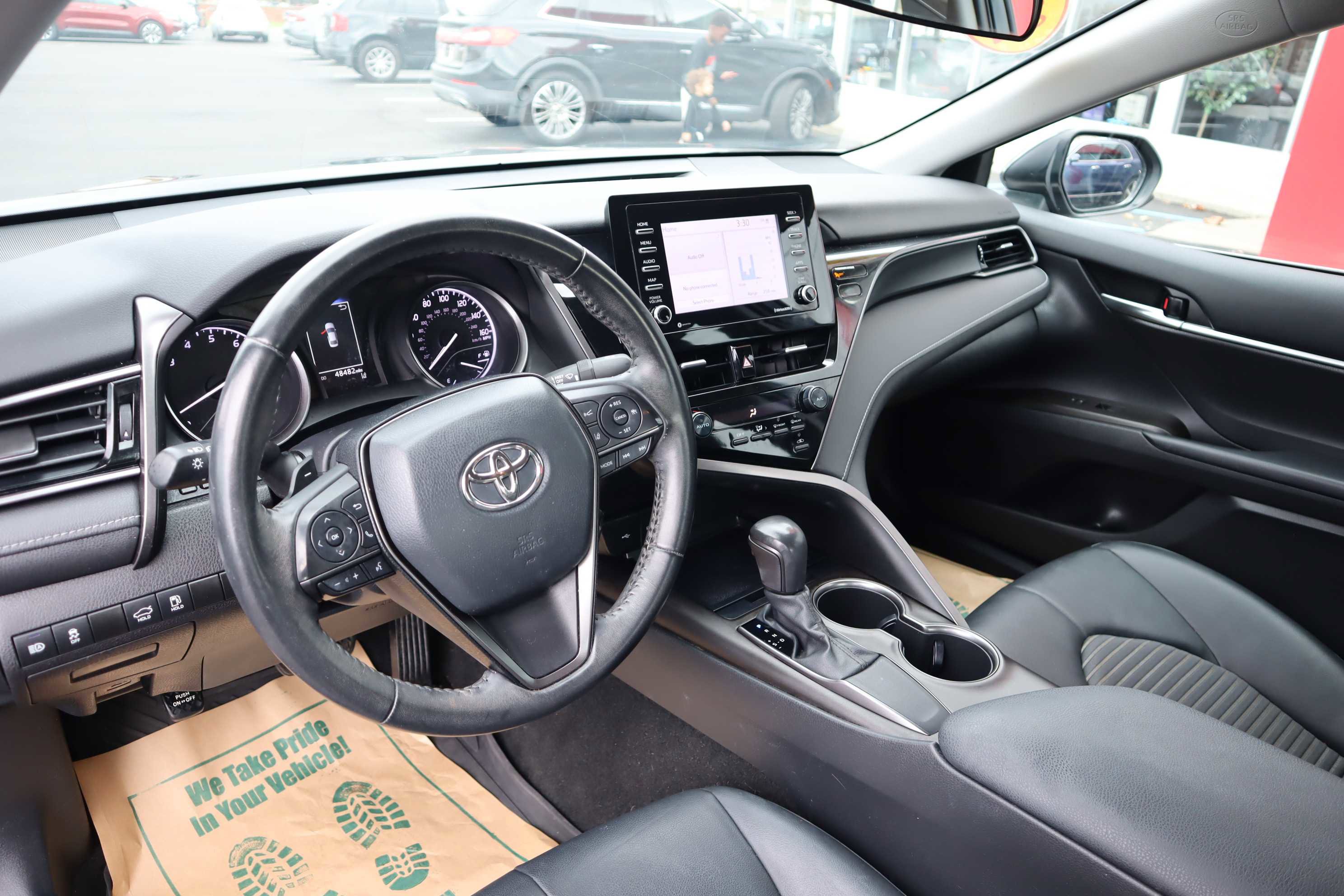 Vehicle image 11 of 21