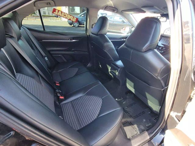 Vehicle image 17 of 18