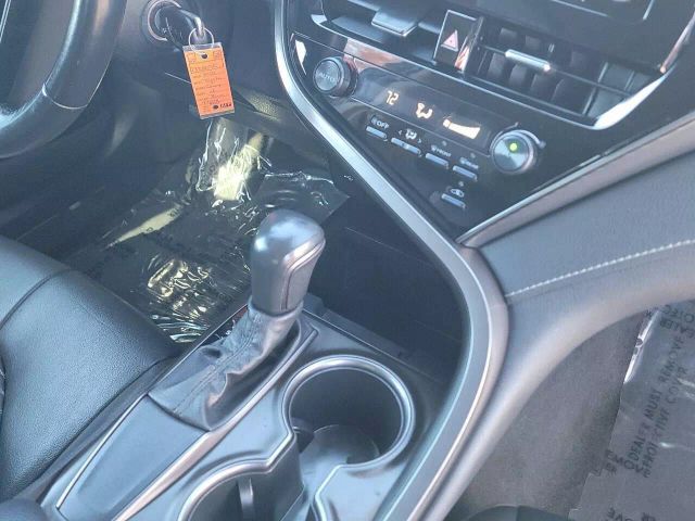 Vehicle image 14 of 18