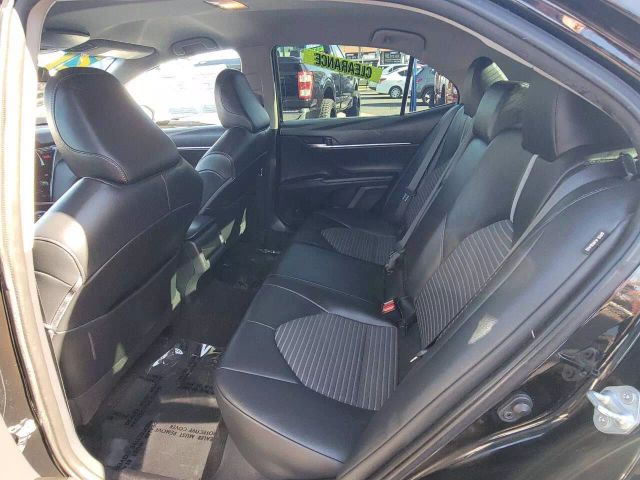 Vehicle image 16 of 18