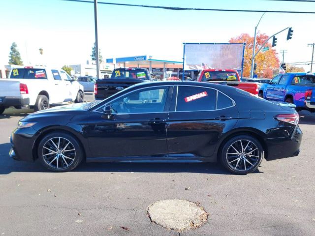 Vehicle image 8 of 18