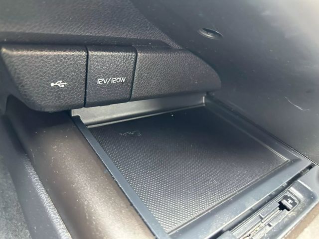Vehicle image 17 of 25