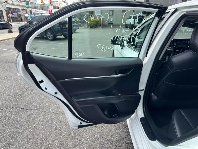 Vehicle image 12 of 25